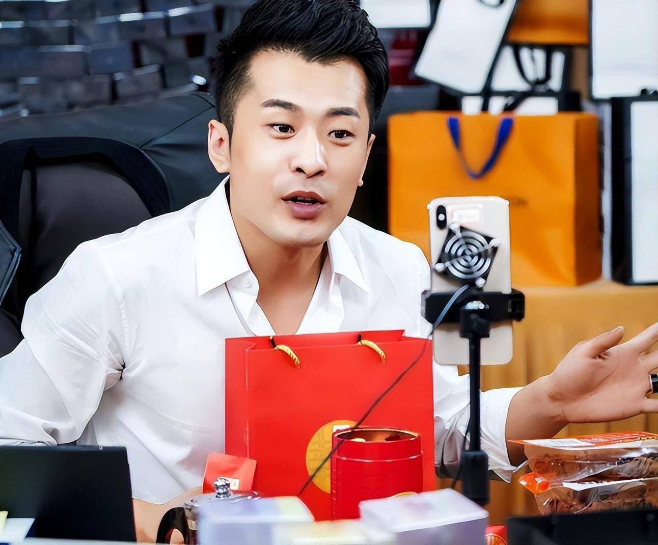 辛巴方否认被带走辛巴方坚决否认被带走传闻，澄清事实真相